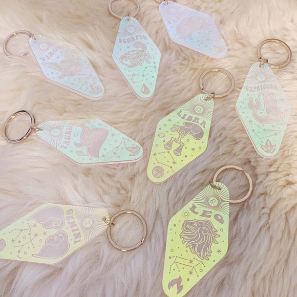 NWT Wildflower + Co Zodiac Motel Keychain 🦄 - Picture 3 of 8